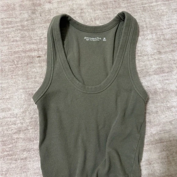 Abercrombie & Fitch essential scoop tank size xs - Picture 2 of 3